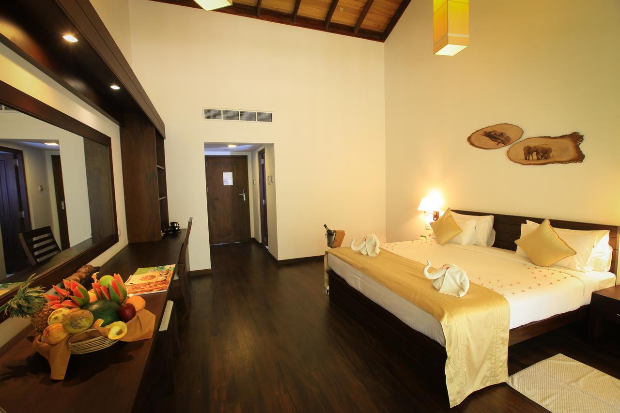 Grand Udawalawe Safari Resort Exteriör bild